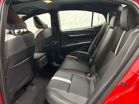 Used 2025 Toyota Camry SE image 46