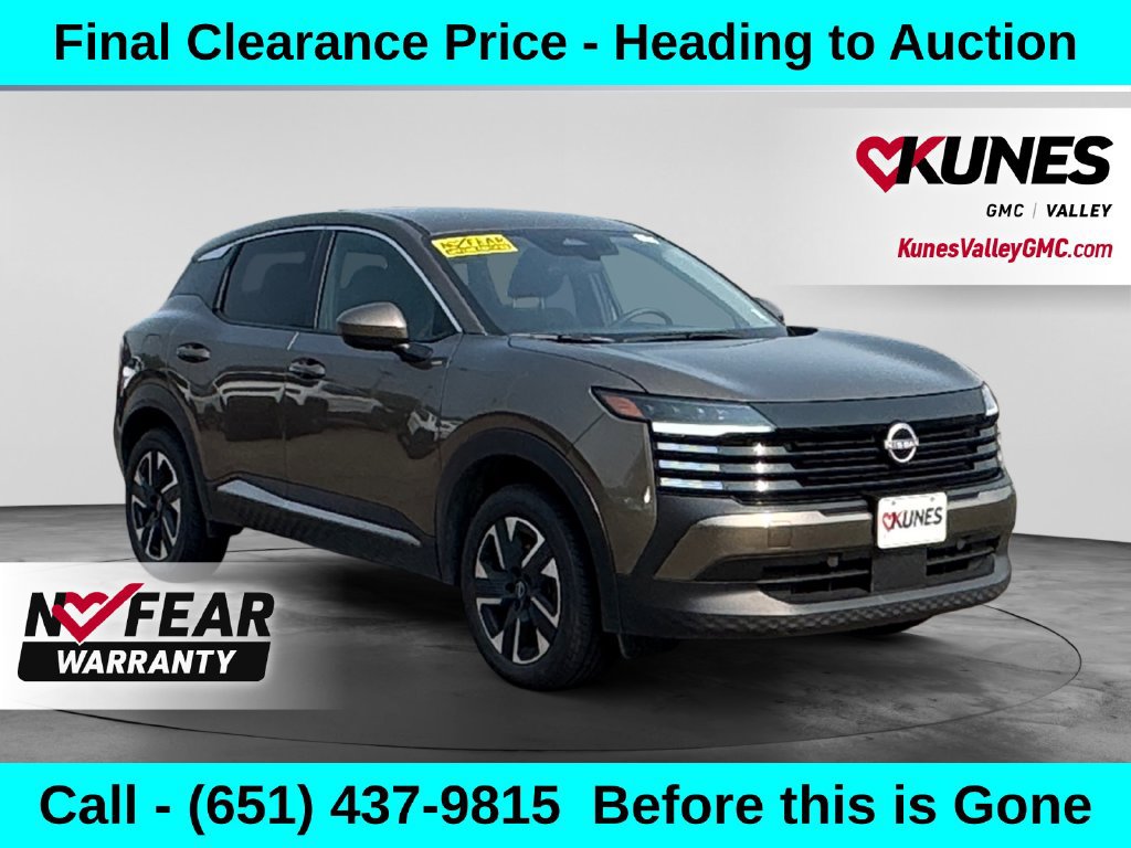 Used 2025 Nissan Kicks SV AWD/4WD image 1