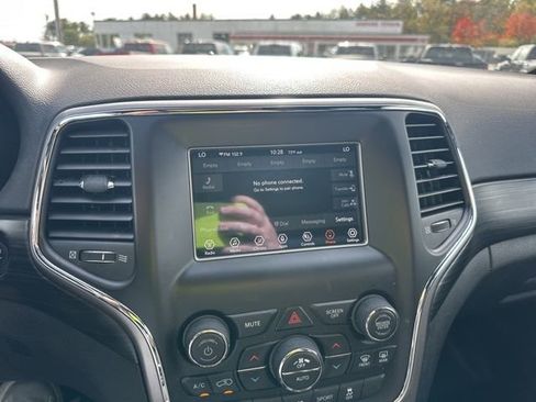 Used 2021 Jeep Grand Cherokee Laredo image 20