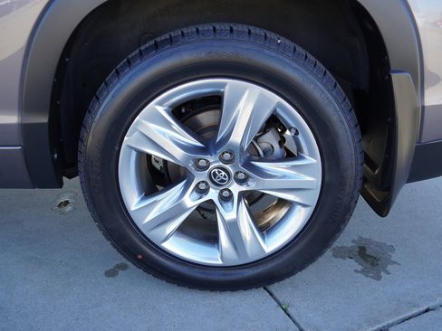 Certified 2019 Toyota Highlander Limited image 12