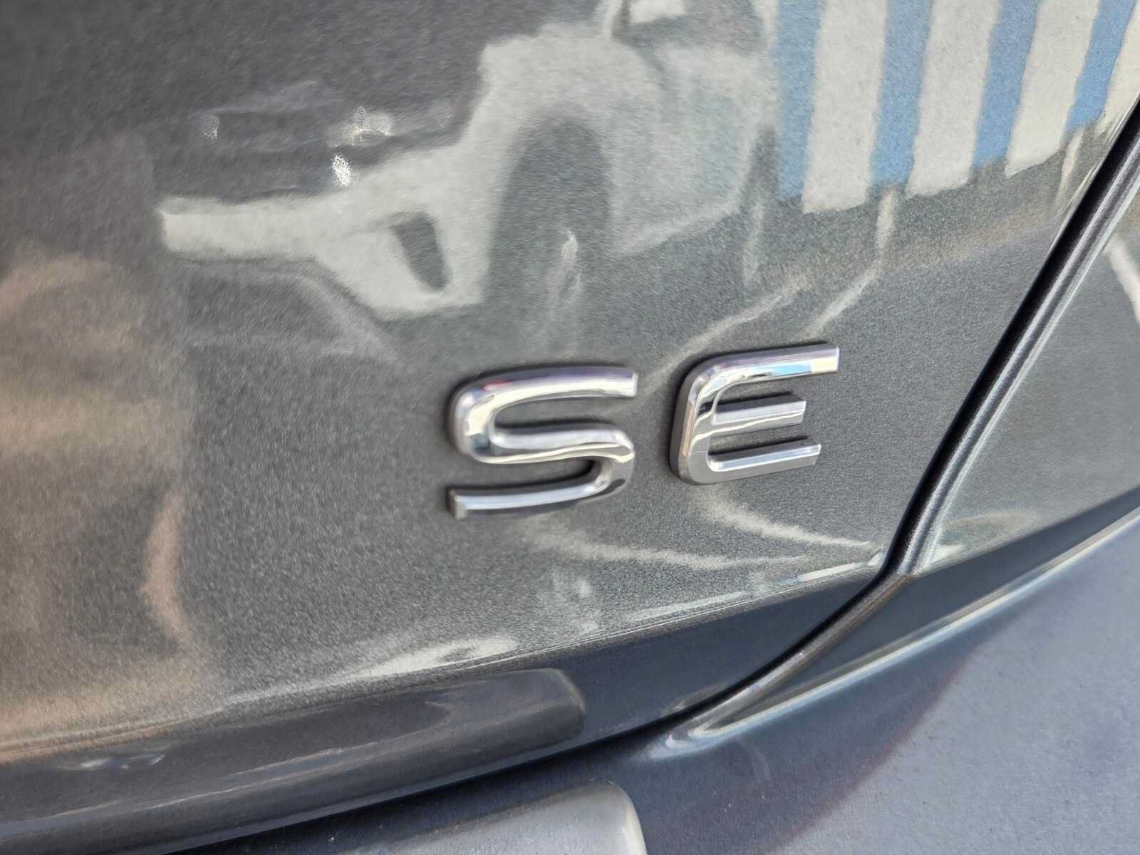 Used 2023 Volkswagen Jetta SE w/ Panoramic Sunroof Package FWD image 17