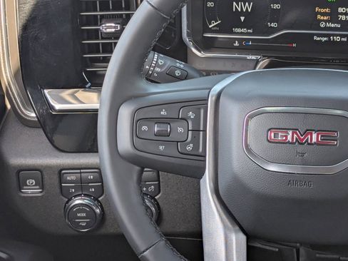 Used 2025 GMC Sierra 1500 SLE image 20