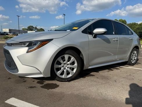 Used 2021 Toyota Corolla LE FWD image 4