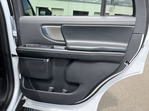 Used 2025 Ford Expedition Platinum AWD/4WD image 16