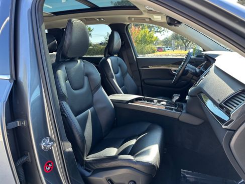 Used 2018 Volvo XC90 T5 Momentum w/ Convenience Package image 10