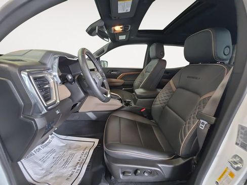 Used 2025 GMC Canyon Denali AWD/4WD image 11