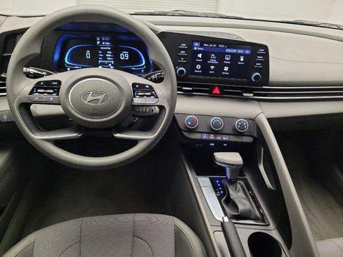 Used 2025 Hyundai Elantra SE FWD image 22