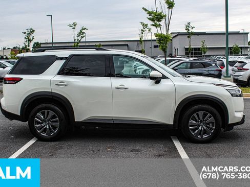 Used 2024 Nissan Pathfinder SV FWD image 9
