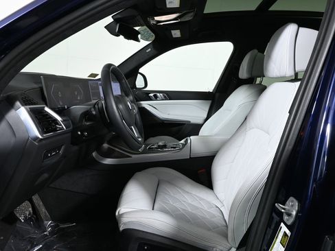 Certified 2025 BMW X7 xDrive40i image 3