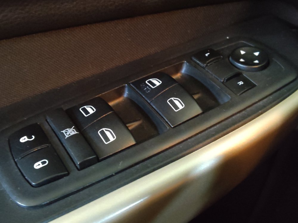 Used 2018 Jeep Cherokee Latitude w/ Altitude Package FWD image 27