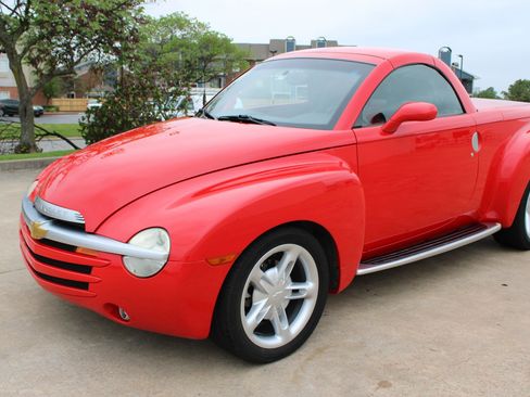 Used 2004 Chevrolet SSR w/ Preferred Equipment Group RWD image 25
