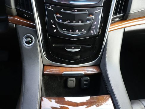 Used 2019 Cadillac Escalade 4WD w/ LPO, Radiant Package image 16