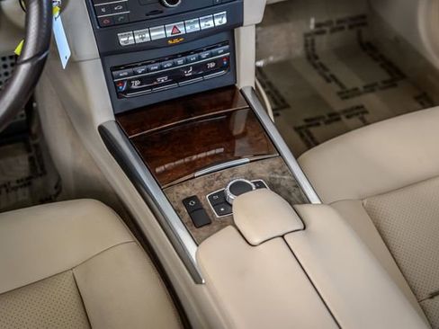 Used 2016 Mercedes-Benz E 350 Sedan w/ Premium Package image 35