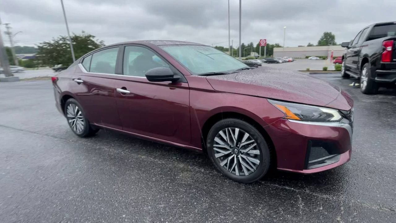 Used 2025 Nissan Altima 2.5 SV FWD image 7