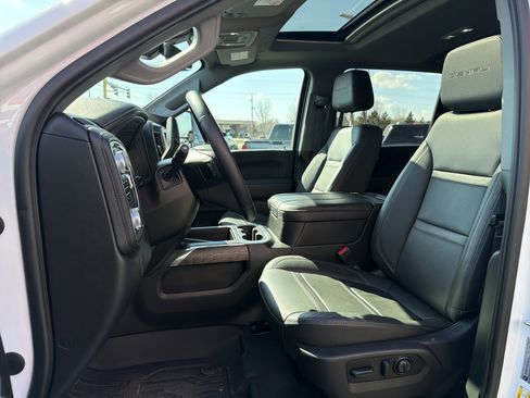 Used 2023 GMC Sierra 3500 Denali w/ Denali Ultimate Package image 11