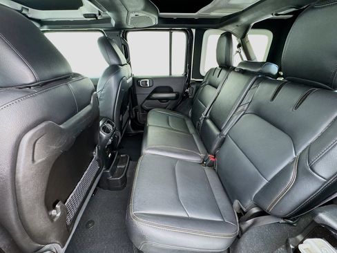 Used 2024 Jeep Wrangler Unlimited Sahara image 15