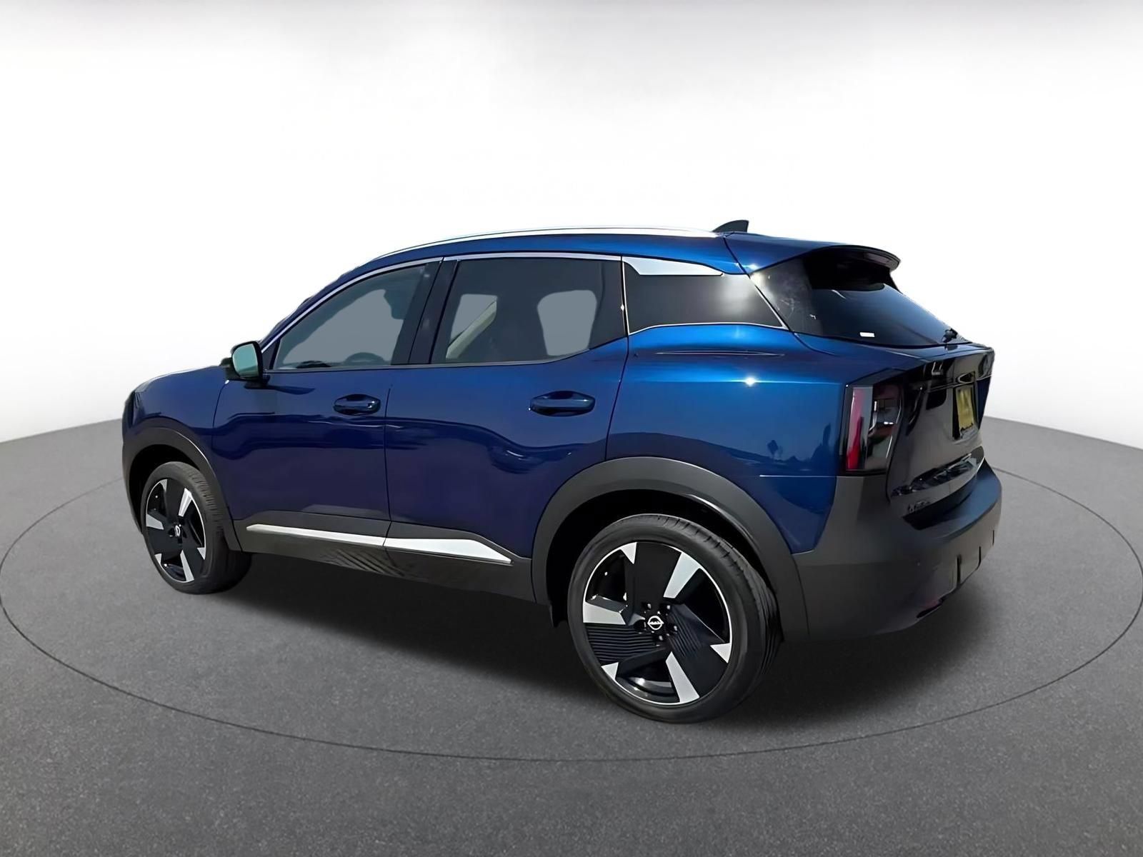 Used 2026 Nissan Kicks SR AWD/4WD image 9
