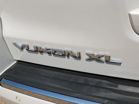 Used 2019 GMC Yukon XL Denali w/ Denali Ultimate Package AWD/4WD image 9