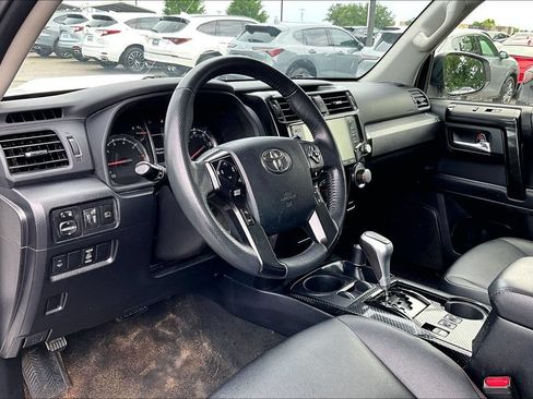 Used 2020 Toyota 4Runner TRD Off-Road Premium AWD/4WD image 16