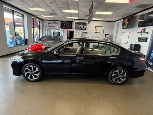 Used 2017 Honda Accord EX-L image 10