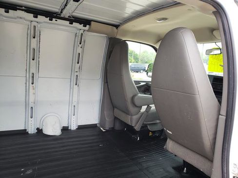 Used 2015 Chevrolet Express 2500 image 11