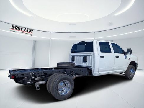 New 2026 RAM 3500 Tradesman w/ Chrome Appearance Group A AWD/4WD image 4