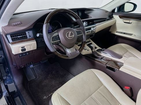 Used 2016 Lexus ES 350 w/ Luxury Package w/Wood Trim FWD image 10