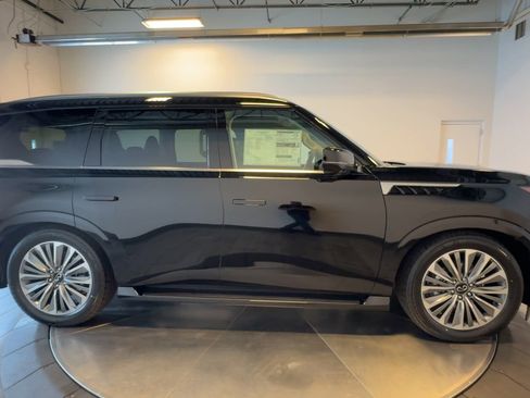 New 2026 INFINITI QX80 Luxe image 9