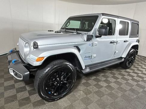 Used 2023 Jeep Wrangler Unlimited Sahara w/ Cold Weather Group AWD/4WD image 6