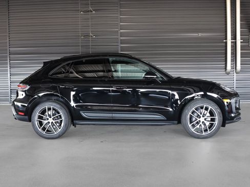 Certified 2026 Porsche Macan AWD/4WD image 11