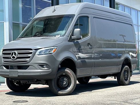 Used 2025 Mercedes-Benz Sprinter 2500 image 2