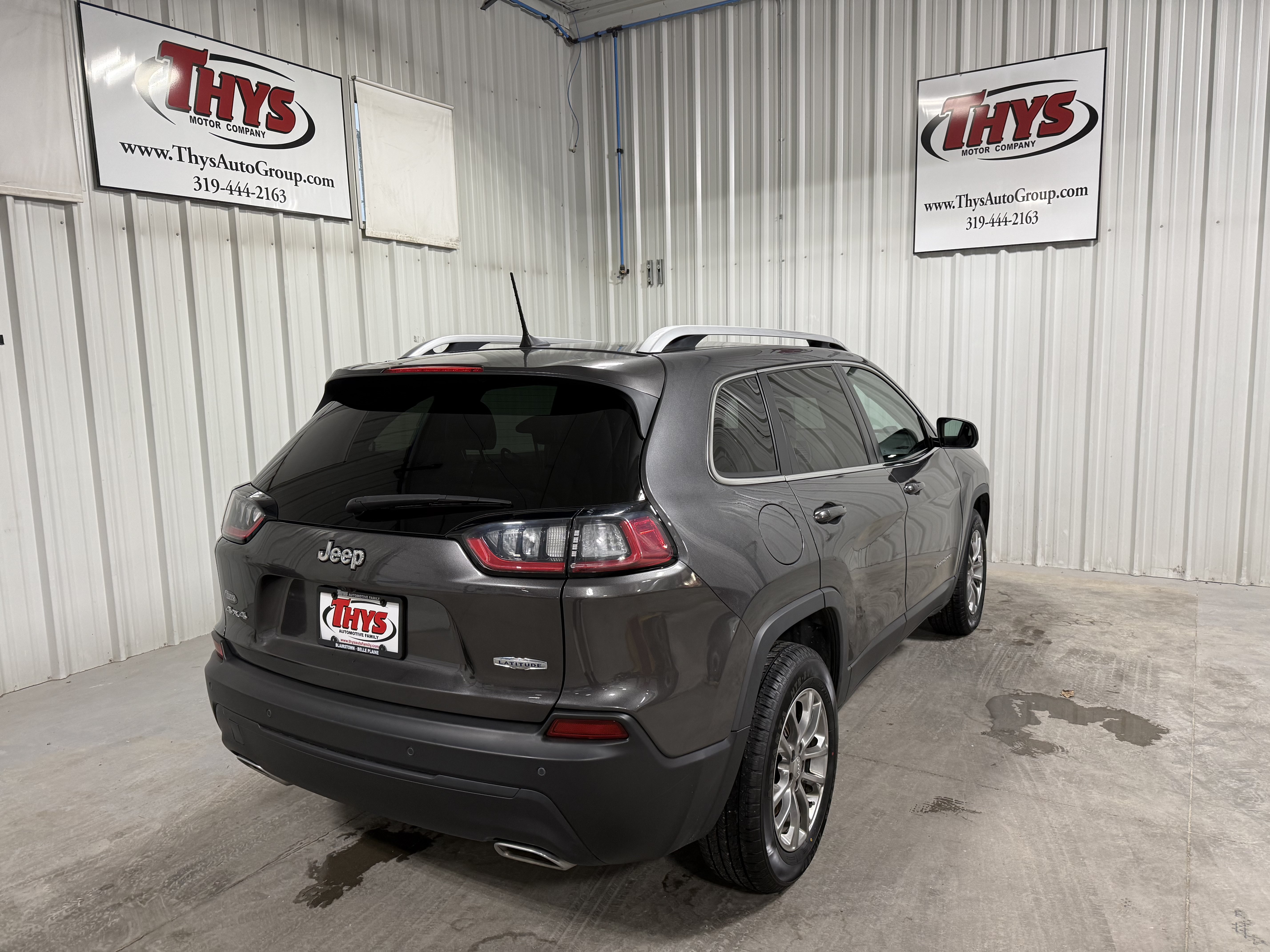 Used 2019 Jeep Cherokee Latitude Plus w/ Cold Weather Group AWD/4WD image 3
