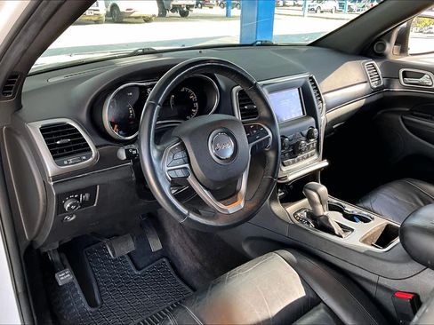 Used 2018 Jeep Grand Cherokee Limited image 18