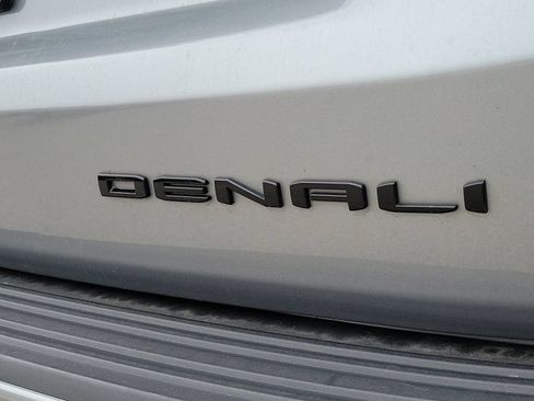 Used 2023 GMC Yukon Denali AWD/4WD image 6