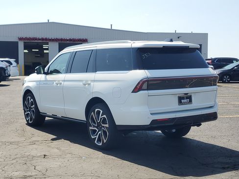 New 2026 Lincoln Navigator Reserve AWD/4WD image 3