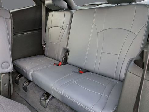 Used 2023 Buick Enclave Essence image 13