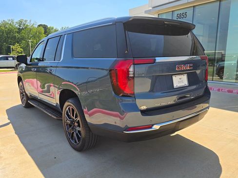 Used 2025 GMC Yukon XL Elevation RWD image 3