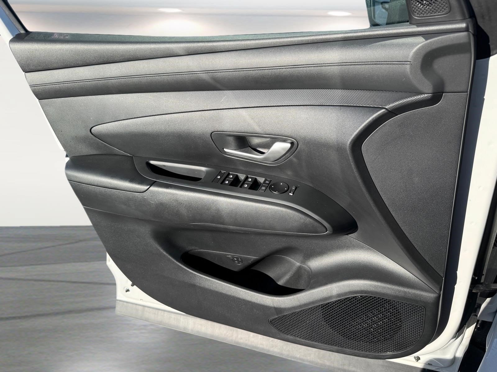 Certified 2025 Hyundai Tucson SE FWD image 20