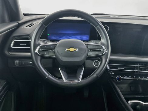 Used 2025 Chevrolet Traverse LT FWD image 18