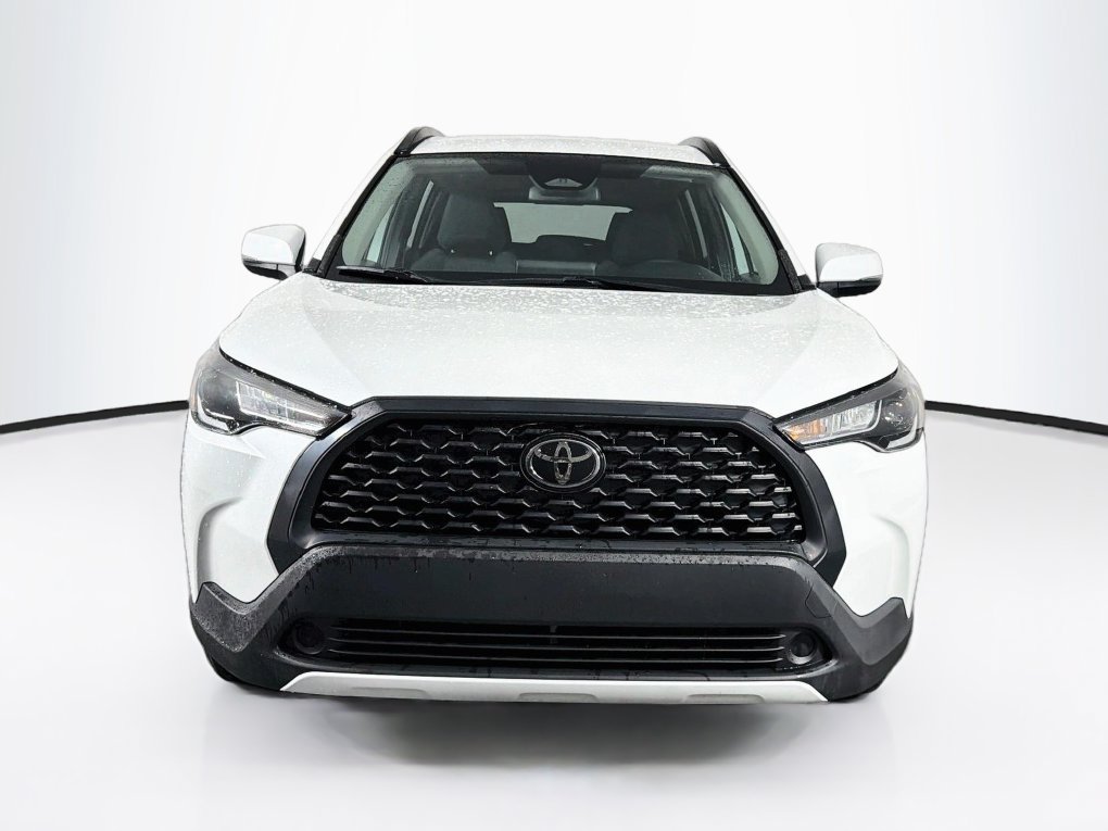 Used 2023 Toyota Corolla Cross LE FWD image 2