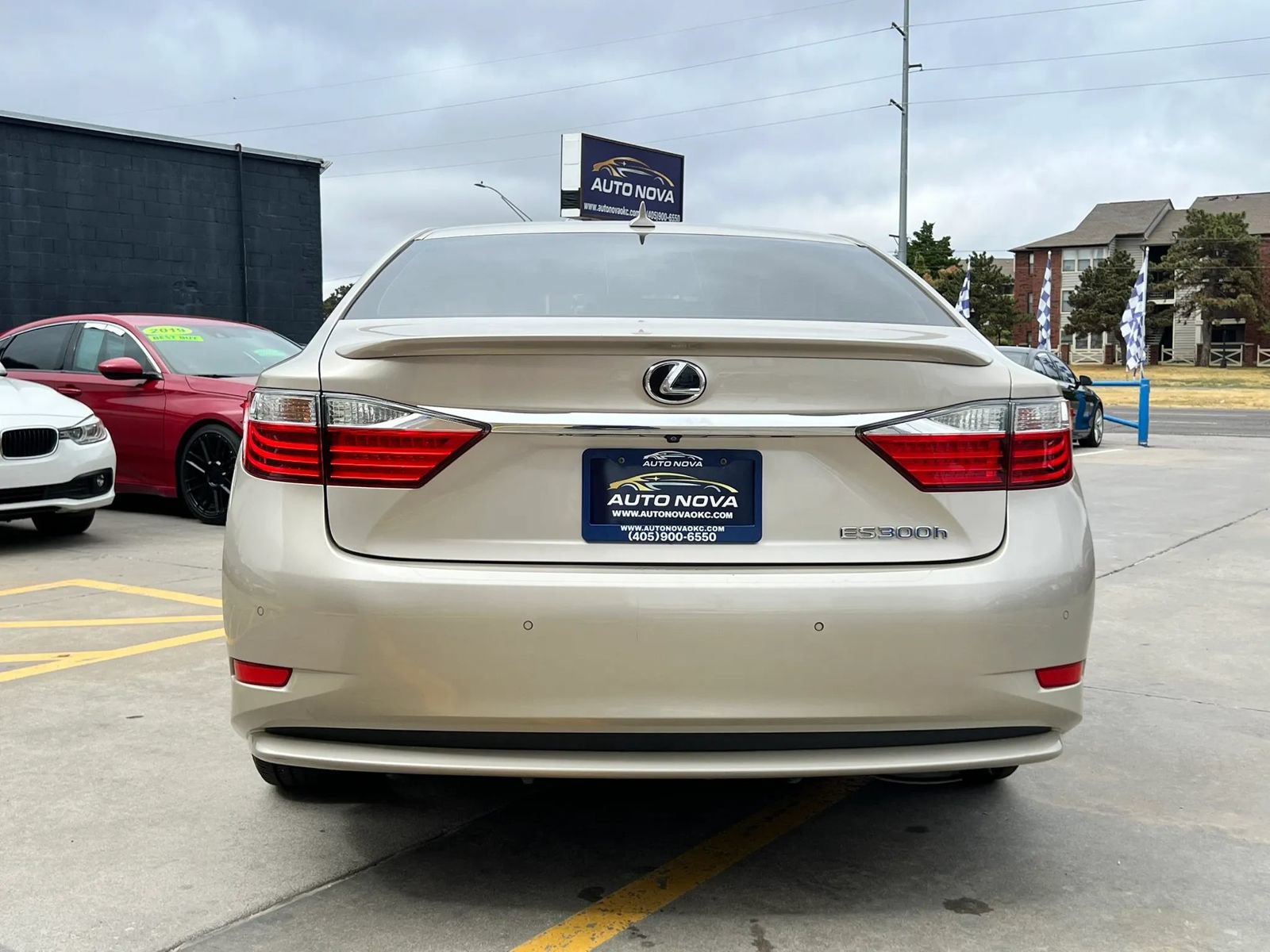 Used 2013 Lexus ES 300h w/ Luxury Pkg FWD image 3