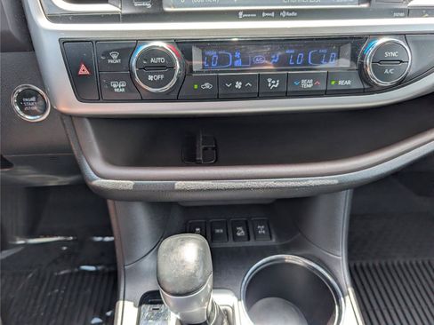 Used 2017 Toyota Highlander Limited AWD/4WD image 15