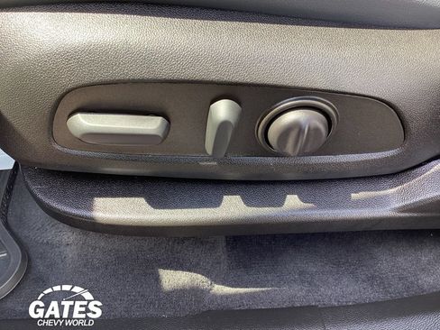 Used 2023 Buick Enclave Essence FWD image 16