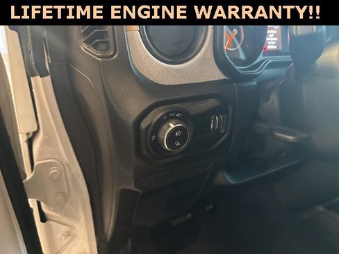 Used 2024 Jeep Gladiator Sport image 15