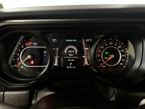 Used 2024 Jeep Wrangler Unlimited Sahara w/ Technology Group AWD/4WD image 8