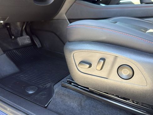 Used 2025 Chevrolet Traverse Z71 w/ Driver Confidence Package image 11