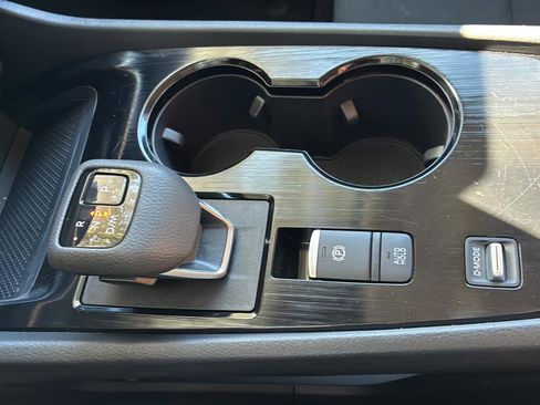 Used 2024 Nissan Rogue S image 20