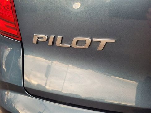 Used 2016 Honda Pilot Touring image 10