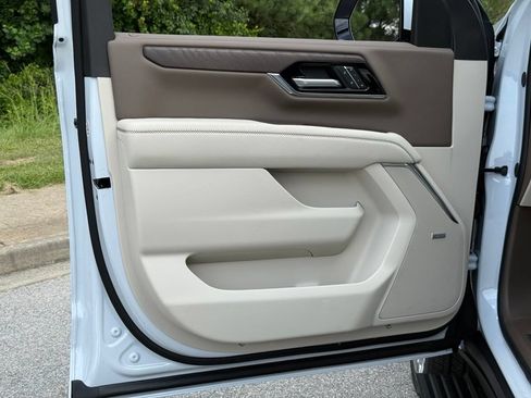 New 2026 GMC Yukon XL Denali w/ Denali Reserve Package AWD/4WD image 16
