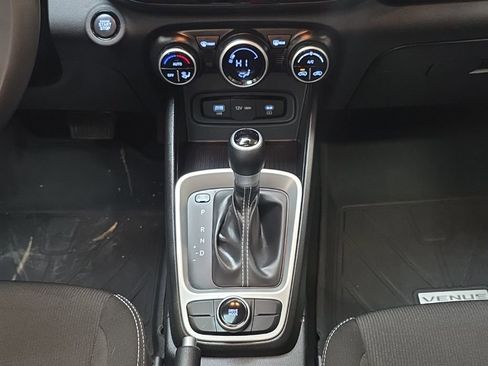 Used 2025 Hyundai Venue SEL image 21